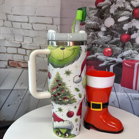 40oz Grinch Tumbler. NWOT - Picture 4 of 8